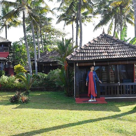 Blue Water Beach Resort Varkala Bagian luar foto