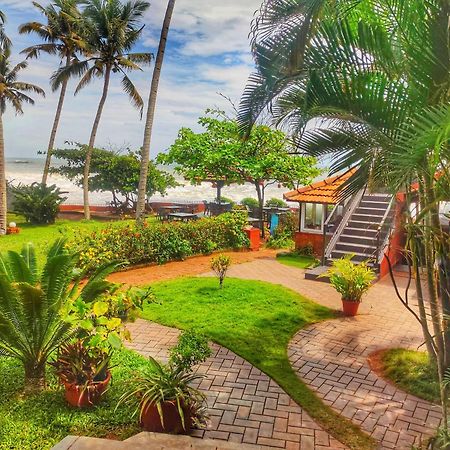 Blue Water Beach Resort Varkala Bagian luar foto