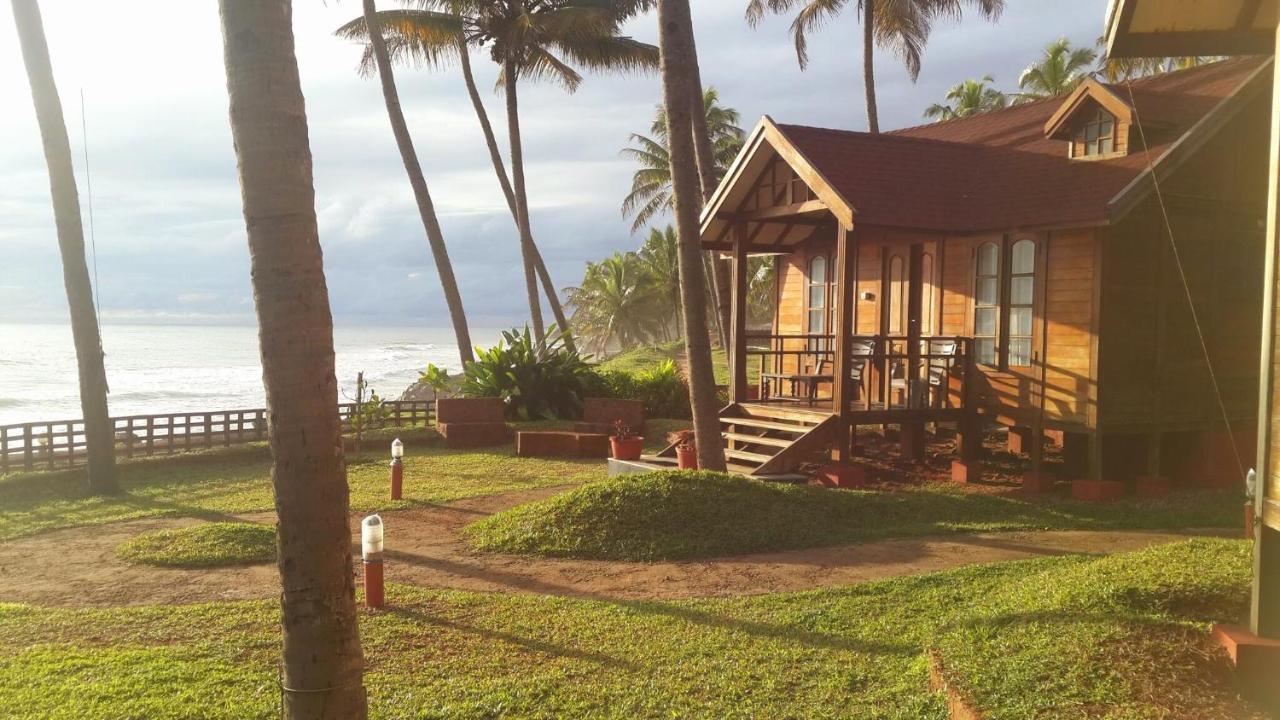 Blue Water Beach Resort Varkala Bagian luar foto