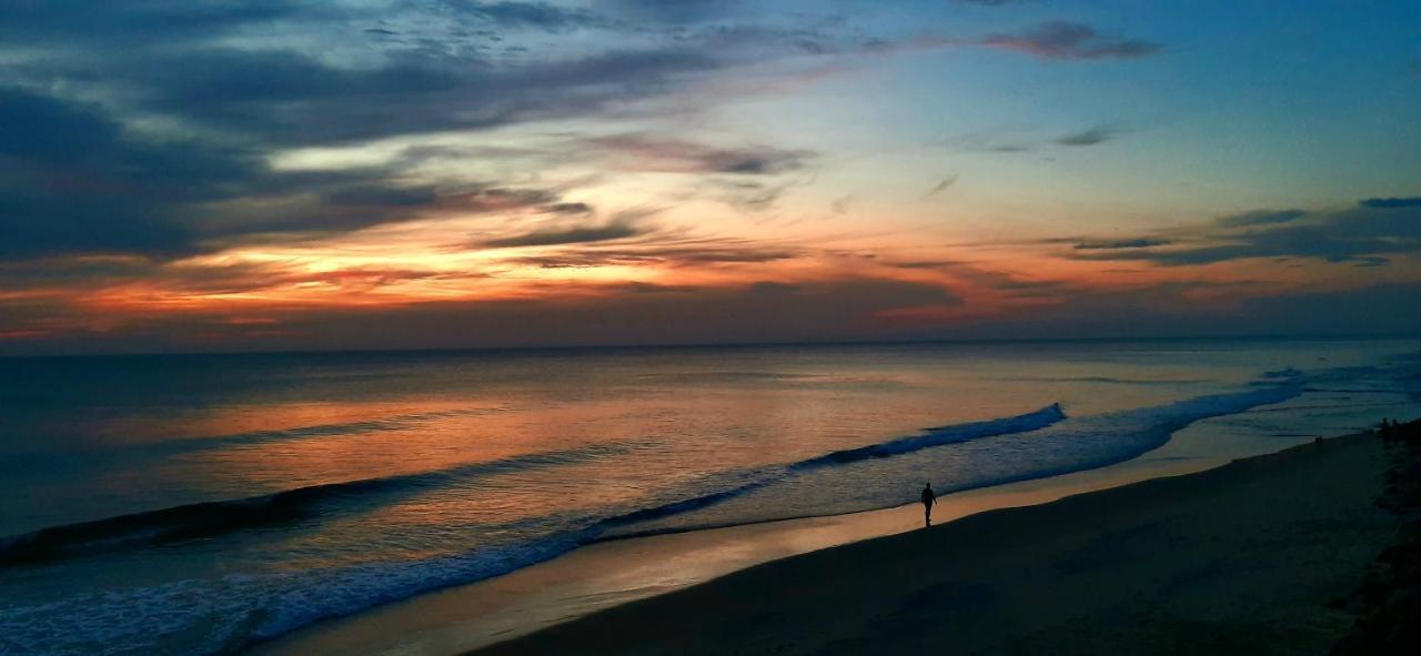 Blue Water Beach Resort Varkala Bagian luar foto
