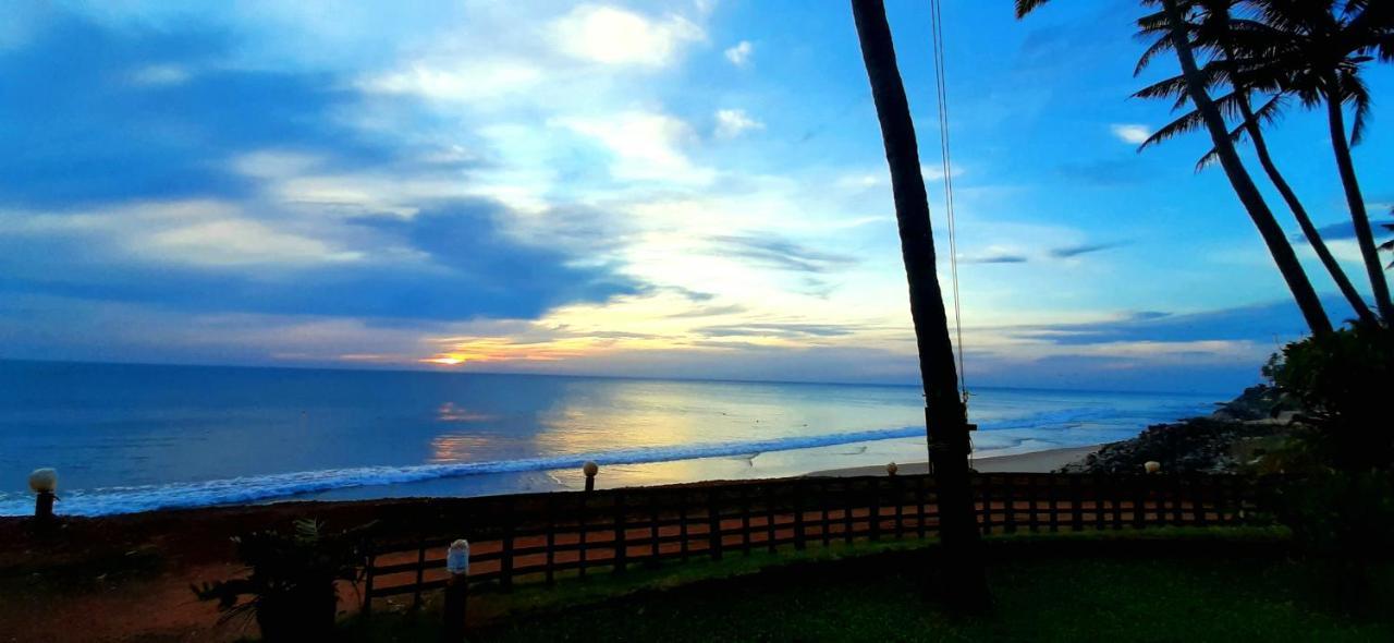 Blue Water Beach Resort Varkala Bagian luar foto