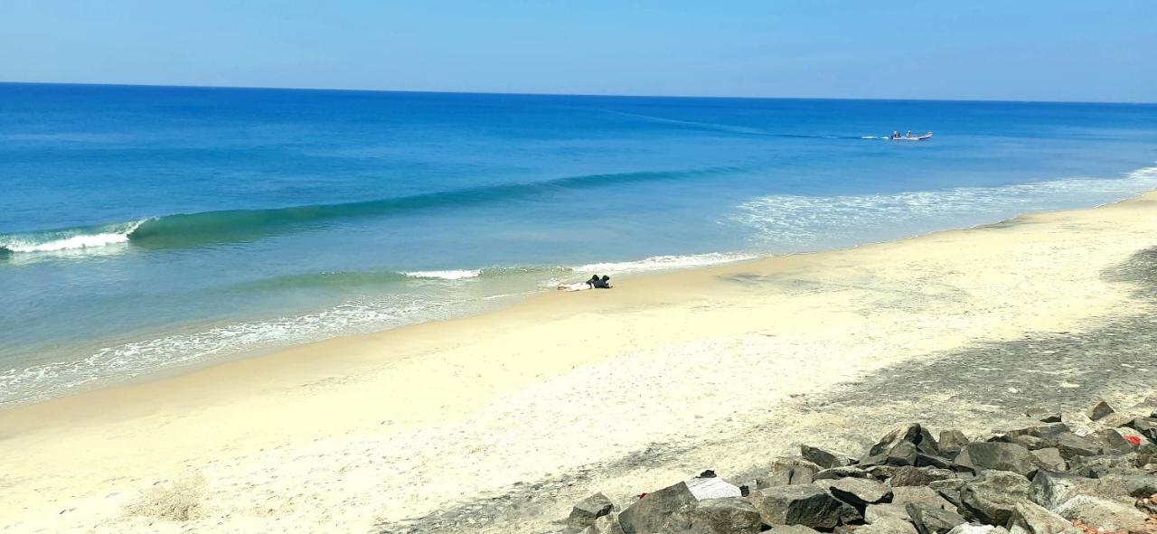 Blue Water Beach Resort Varkala Bagian luar foto