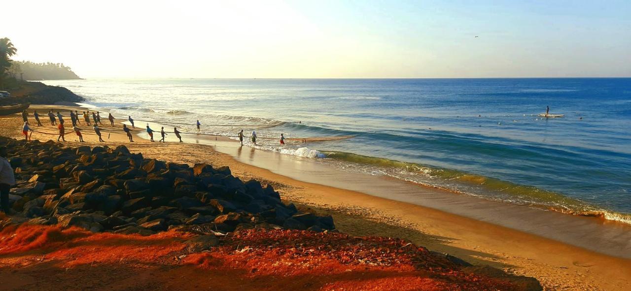 Blue Water Beach Resort Varkala Bagian luar foto