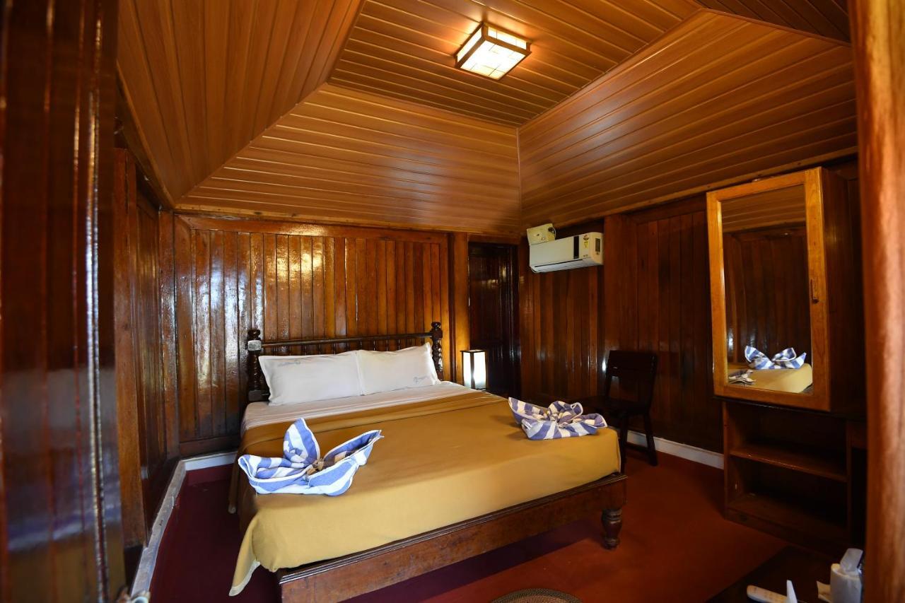 Blue Water Beach Resort Varkala Bagian luar foto