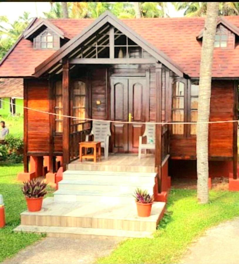 Blue Water Beach Resort Varkala Bagian luar foto