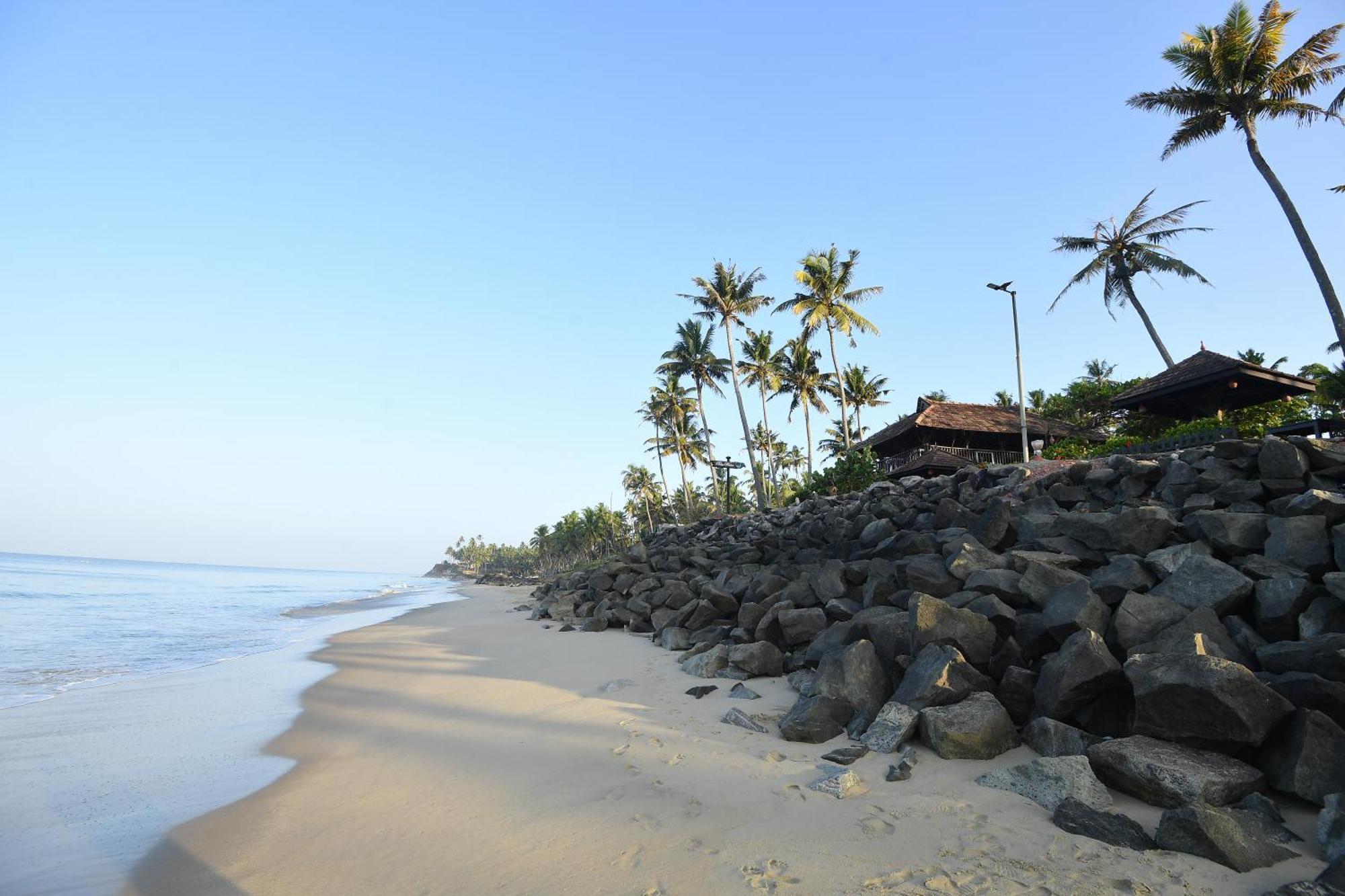 Blue Water Beach Resort Varkala Bagian luar foto