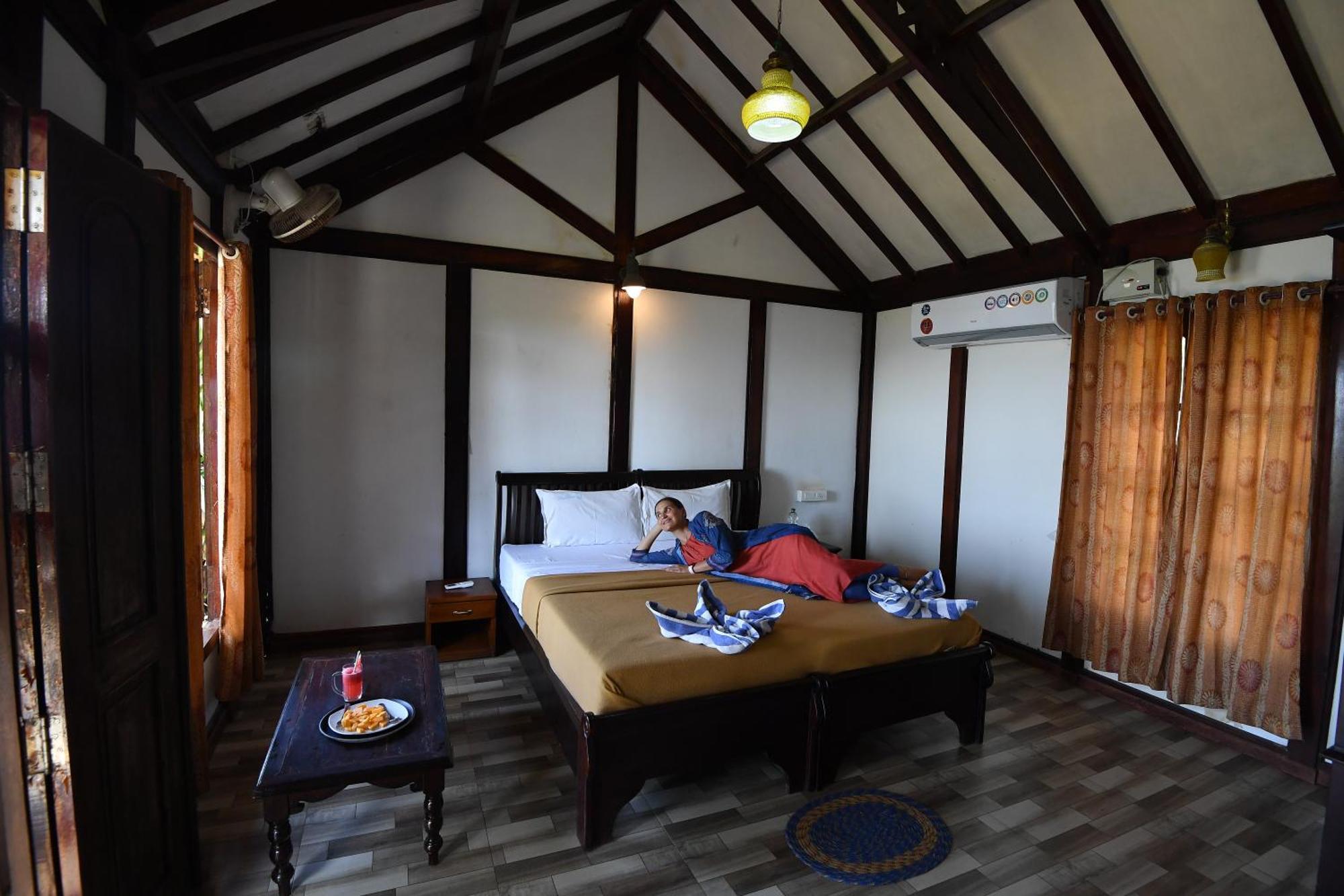Blue Water Beach Resort Varkala Bagian luar foto