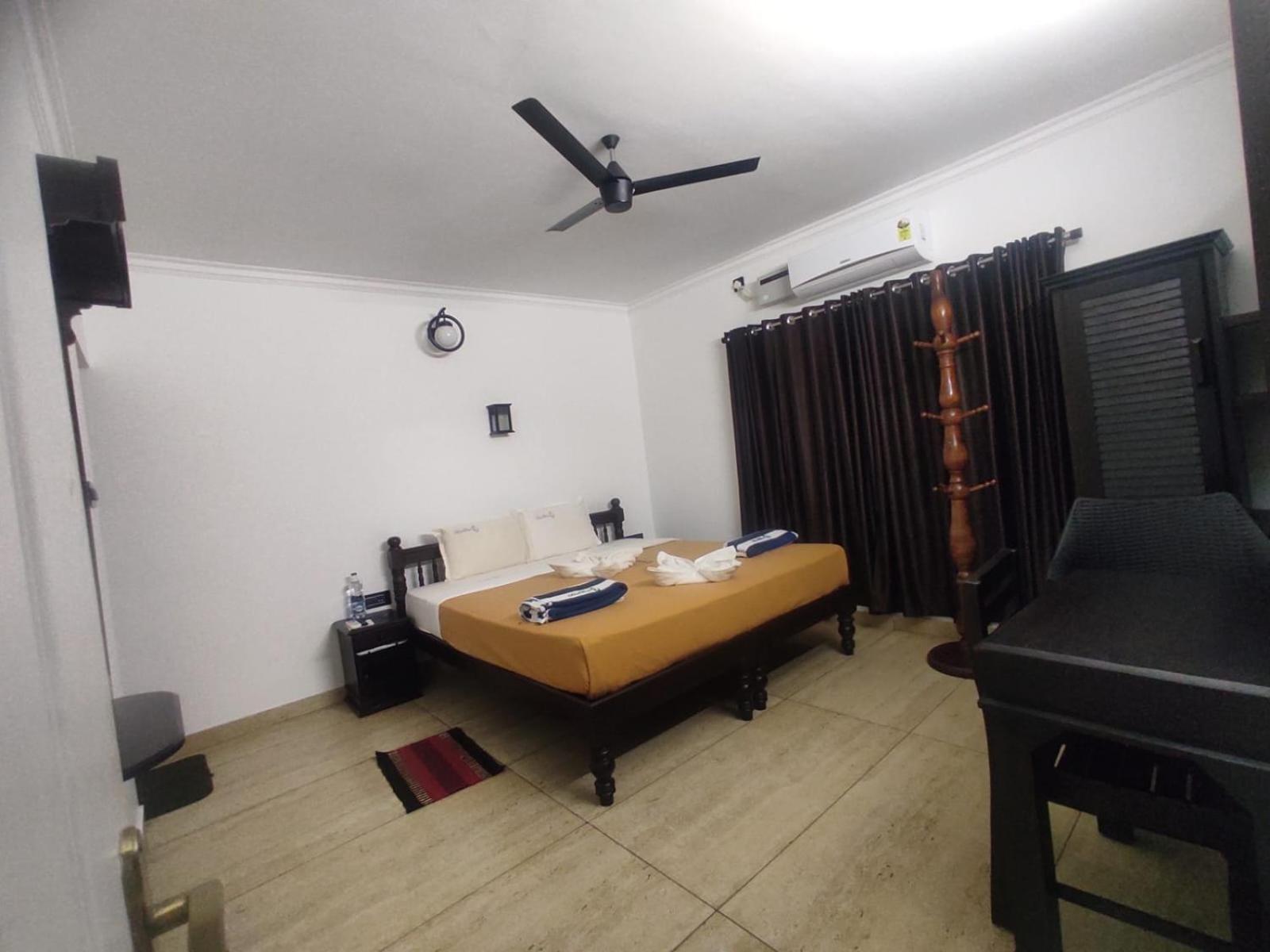 Blue Water Beach Resort Varkala Bagian luar foto