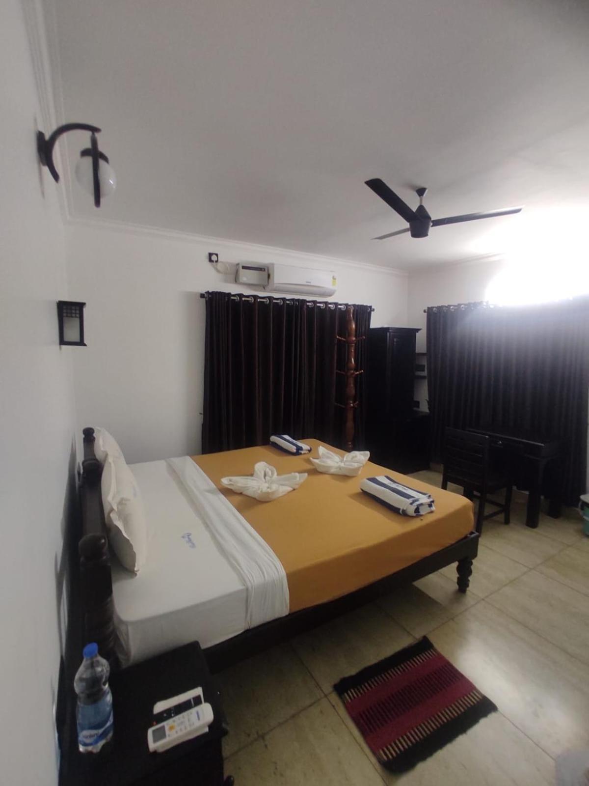 Blue Water Beach Resort Varkala Bagian luar foto