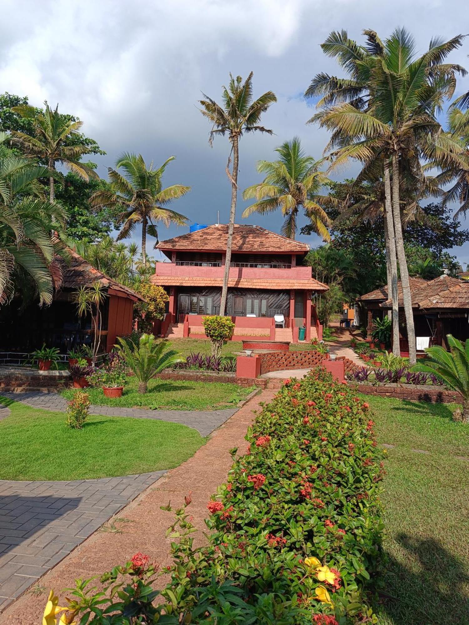 Blue Water Beach Resort Varkala Bagian luar foto