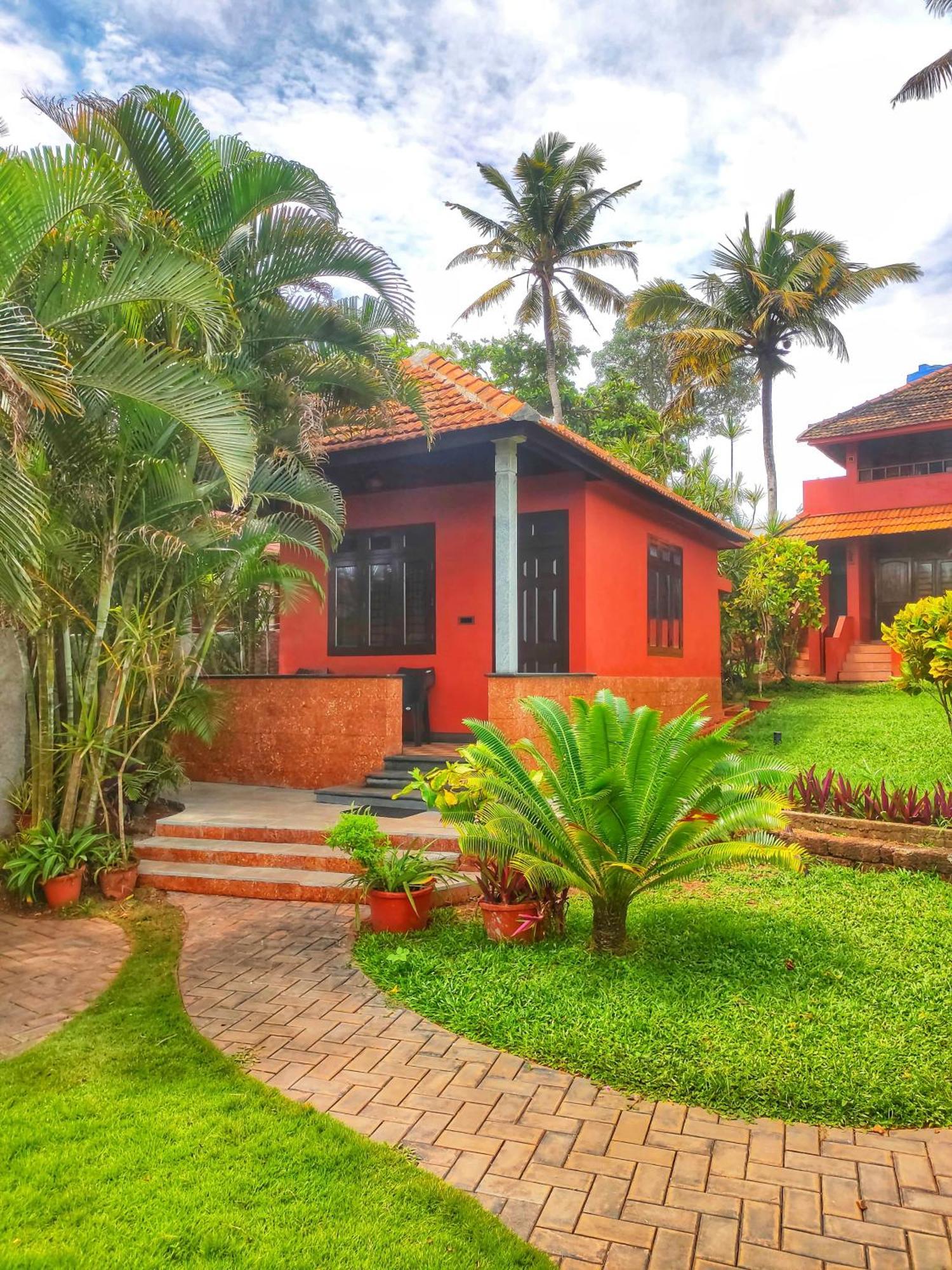 Blue Water Beach Resort Varkala Bagian luar foto